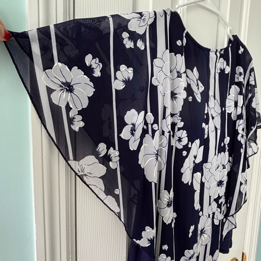 NAIF Blue White Flowy Lightweight Ruffled Blouse XL